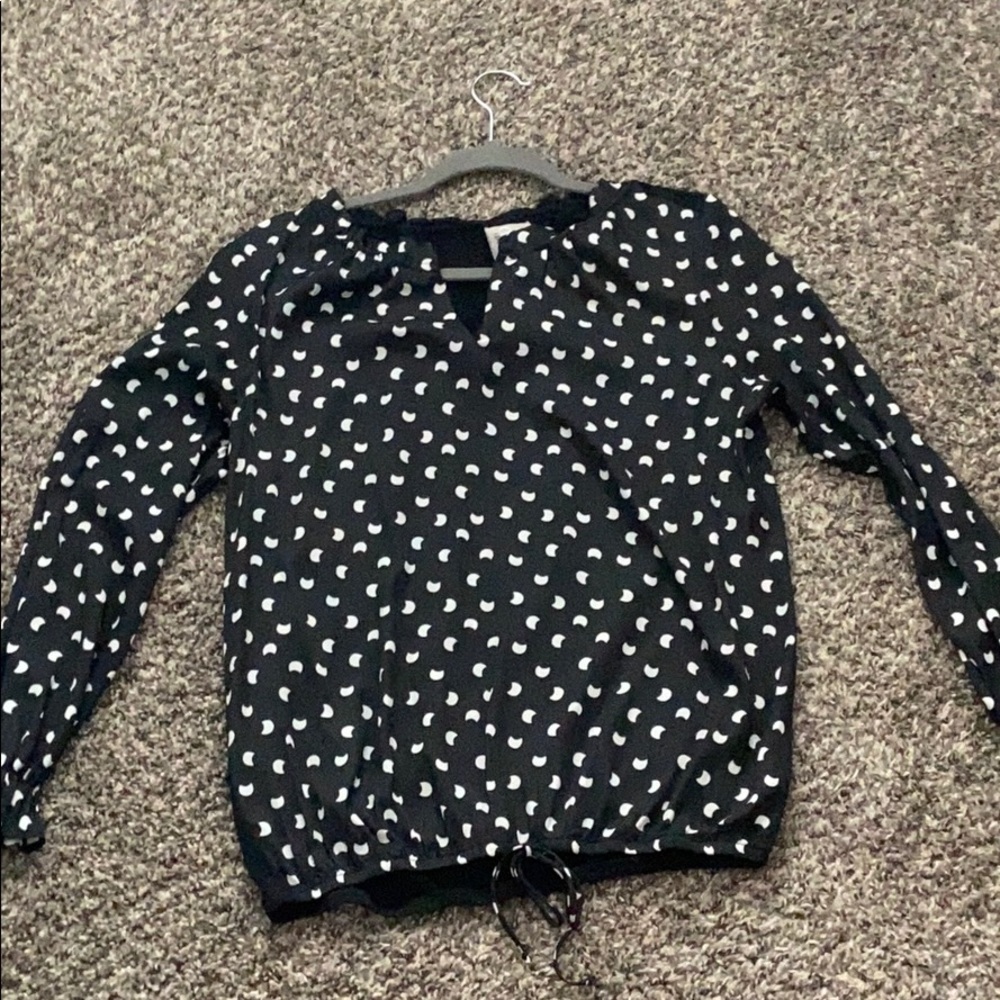 Women’s small black and white top